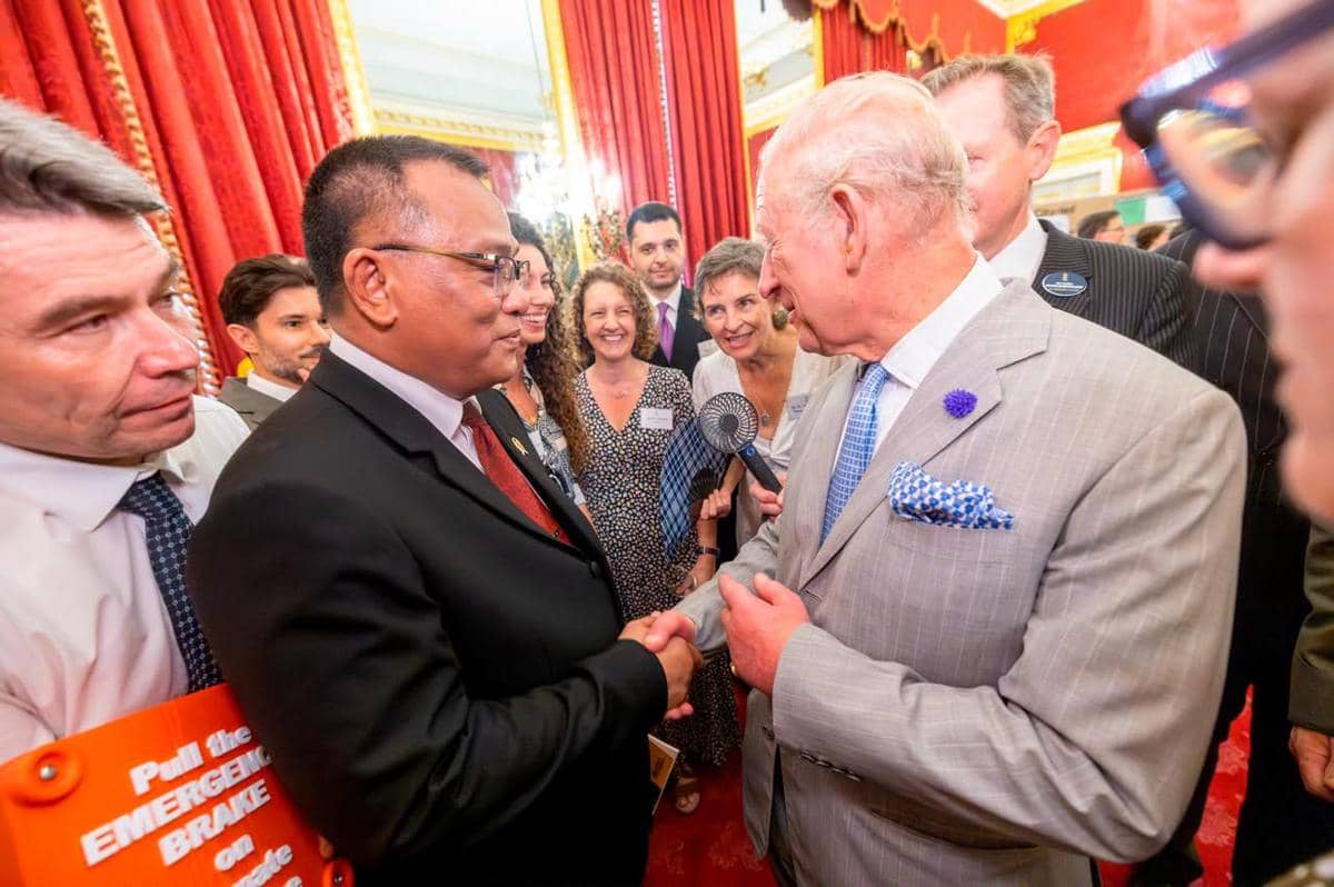 Momen Menteri Jumhur Sampaikan Salam Prabowo kepada Raja Charles