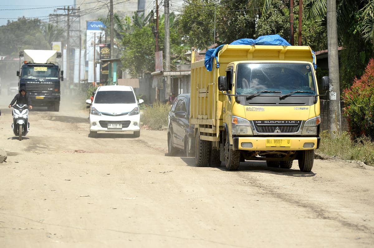 Gubsu tinjau jalan rusak Galang (3).jpg.jpeg
