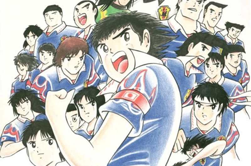 Ilustrasi karakter anime sepak bola mengenakan seragam biru putih dengan ekspresi semangat dan latar belakang rekan satu tim.