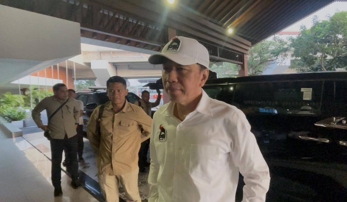 Berangkat ke Lampung Jumat pagi, Jokowi Beratribut PSI