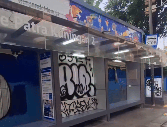 Vandalisme di Halte Patra Kuningan, Baru Direvitalisasi Penuh Coretan