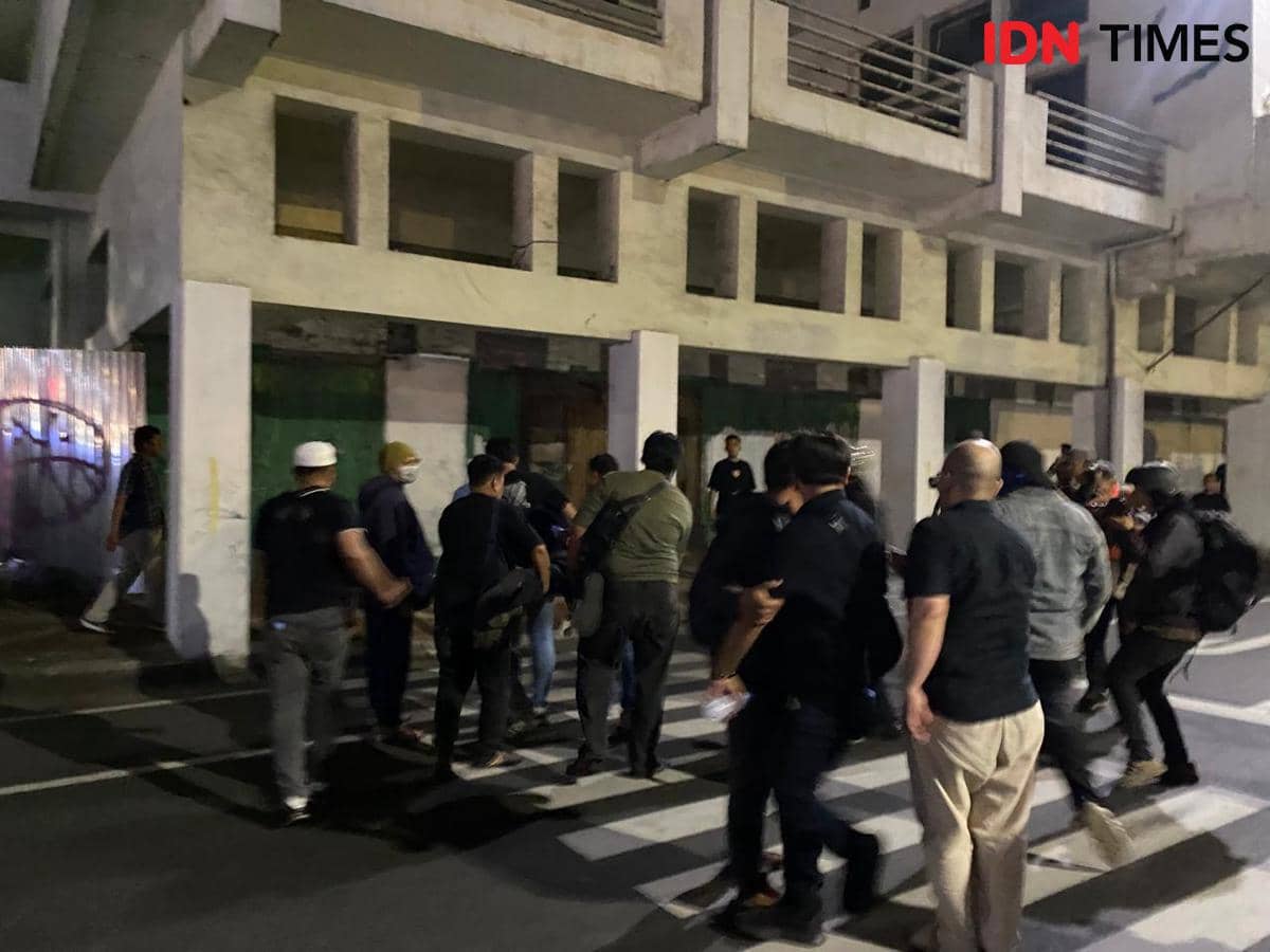 Sejumlah Demonstran #IndonesiaSekarat di Surabaya Ditangkap Polisi