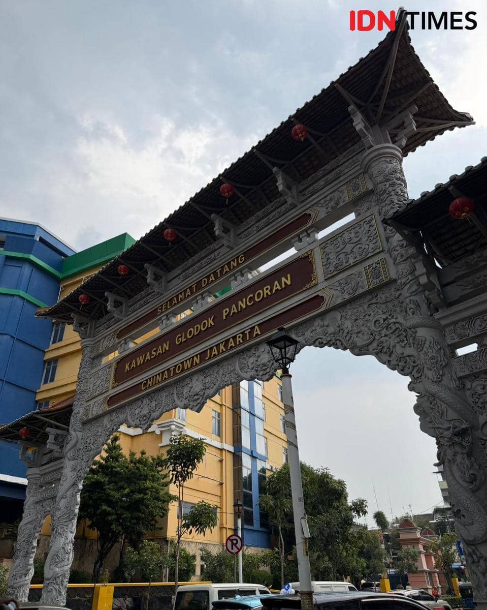 Potret gapura Kawasan Glodok Pancoran, Jakarta Barat