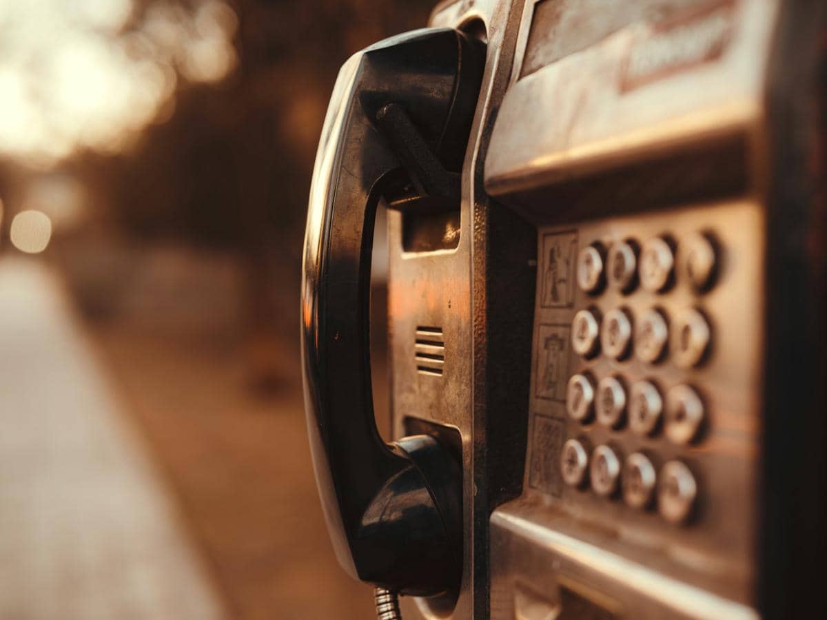 ilustrasi telepon umum