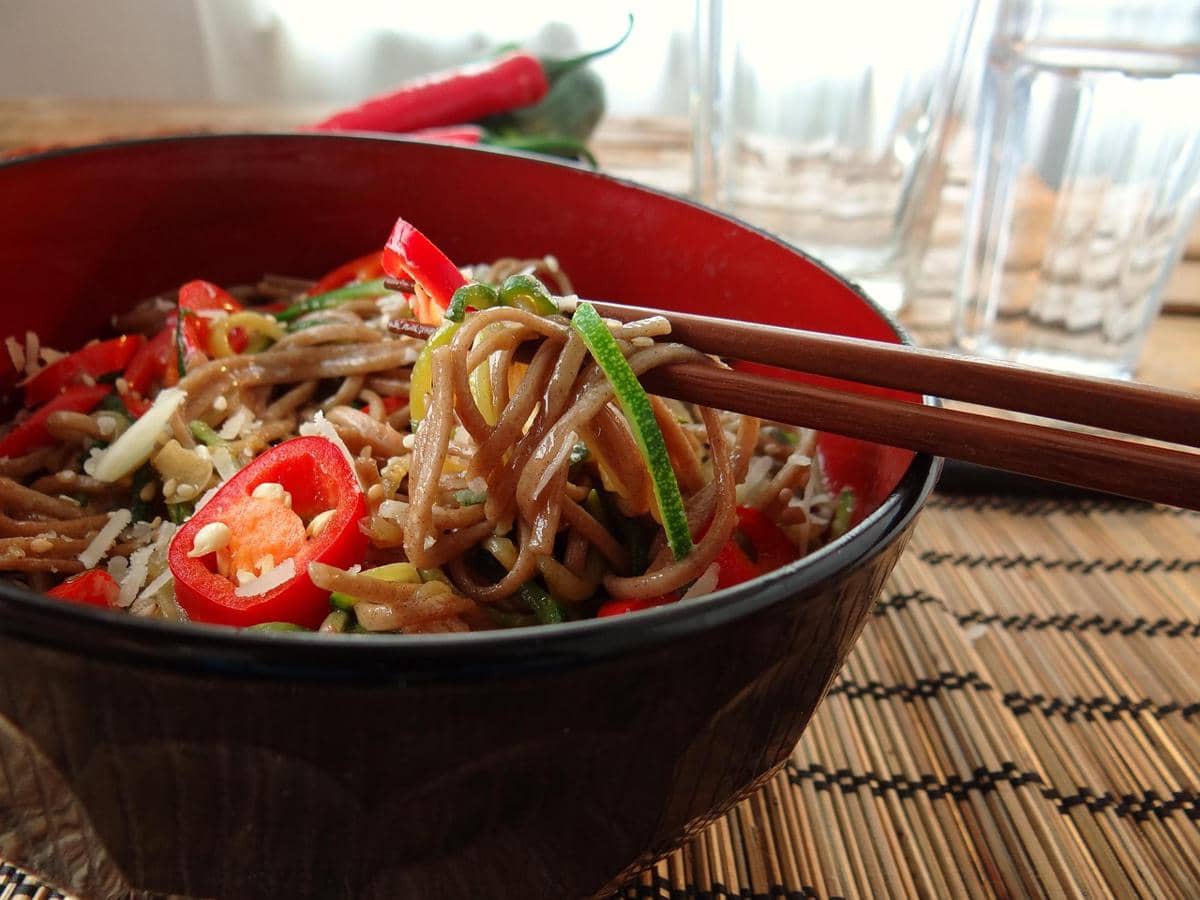 Resep Mi Goreng Sambal Matah Tuna, Pedas Gurihnya Bikin Lahap!