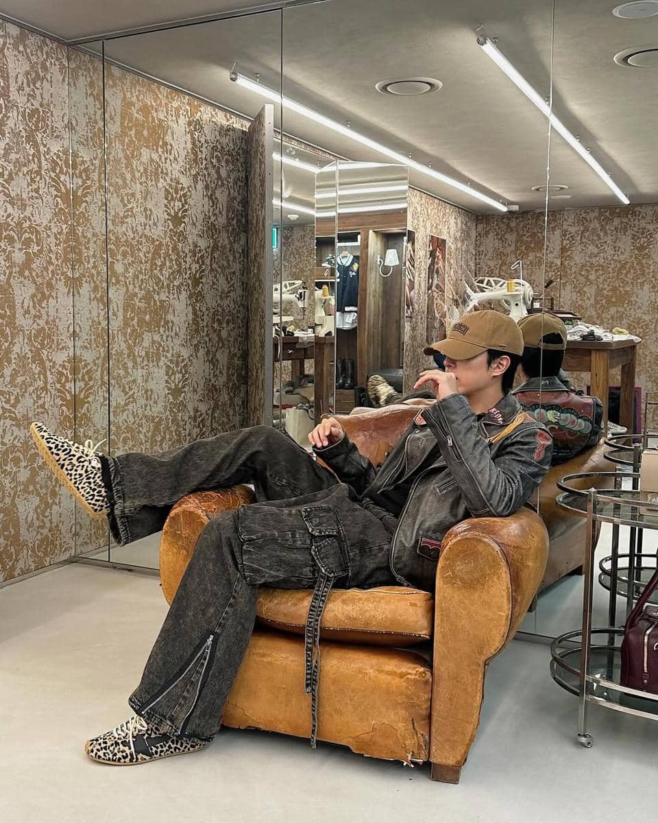 ootd photo booth ala Lee Chan Hyeong