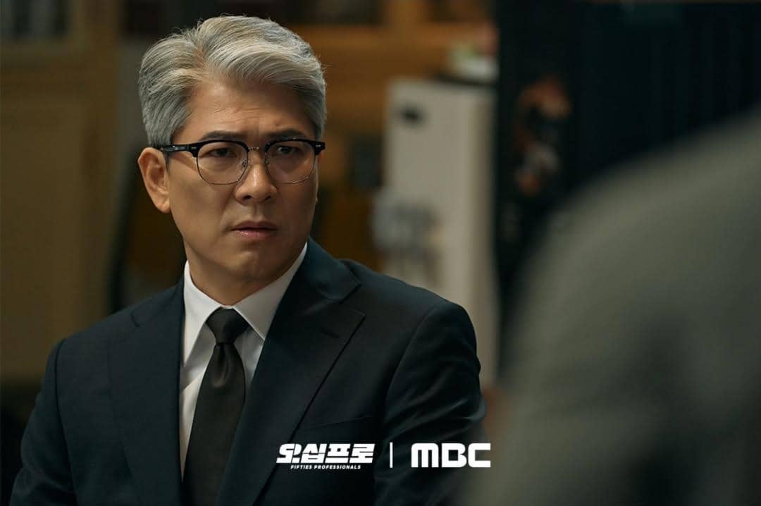 Kim Sang Kyung di drama Fifties Professionals