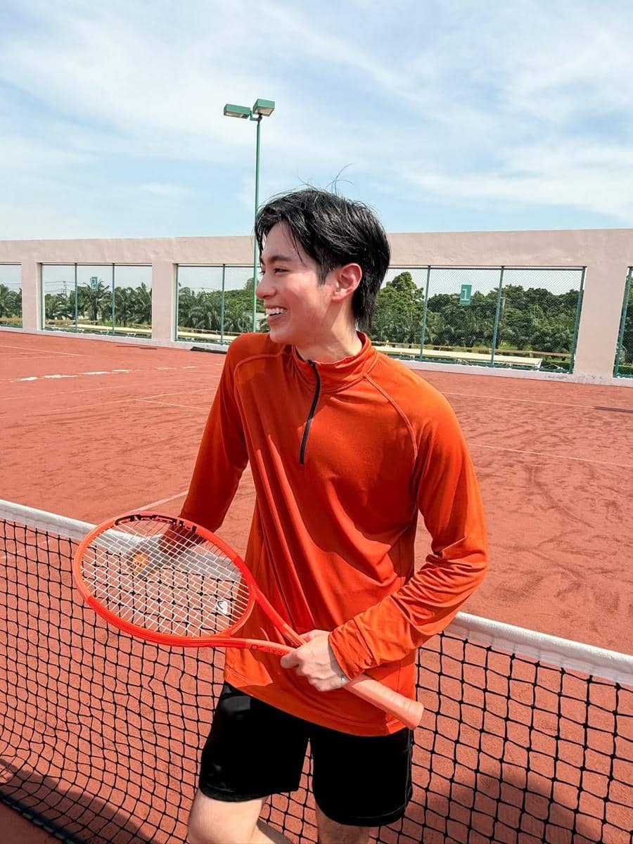 Gaya Olahraga Tennis ala Gun PROXIE