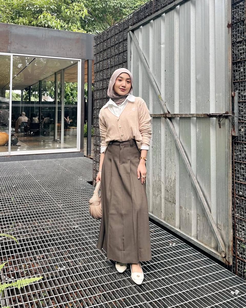 OOTD Kemeja dan Cardigan ala Thafanya Sabila