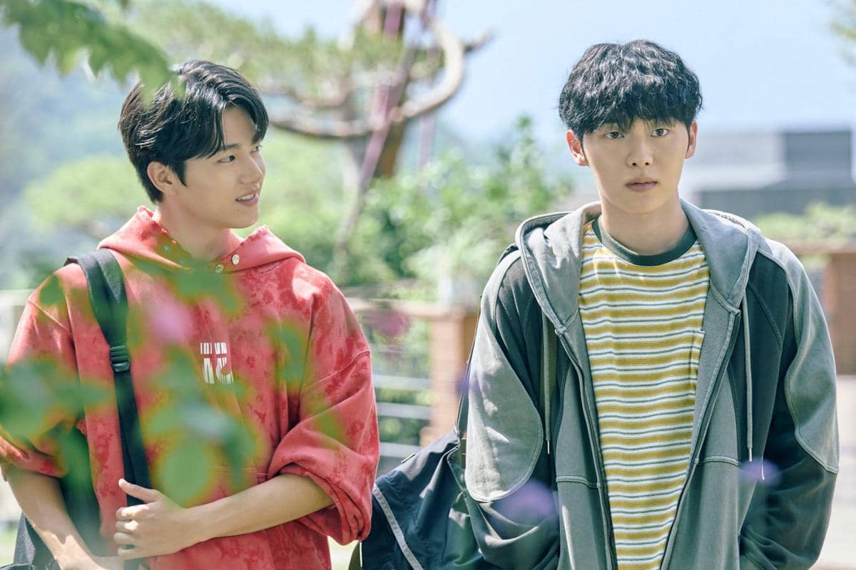 Still cut drama Notes from The Last Row 