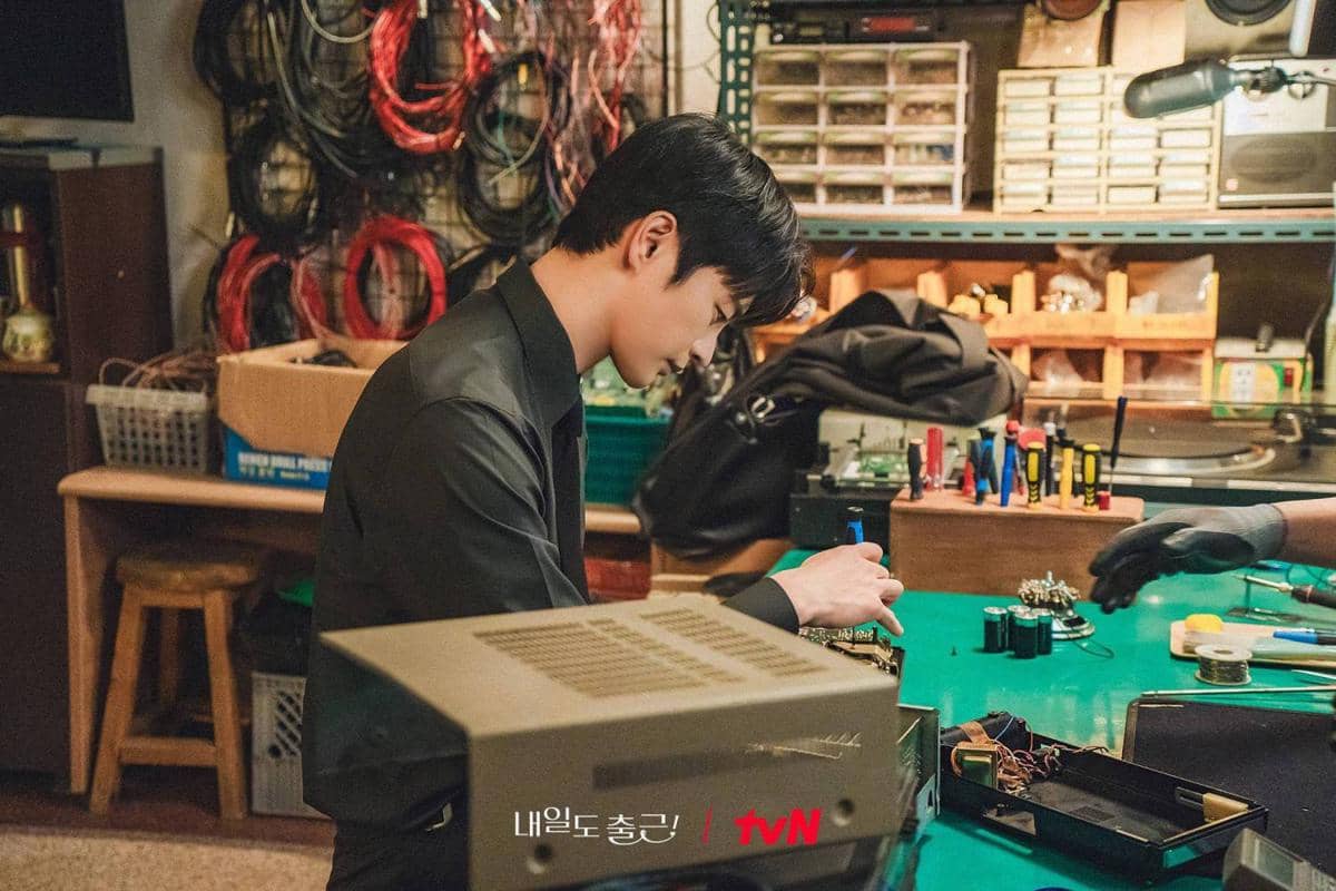 Still cut drama See You at Work Tomorrow 