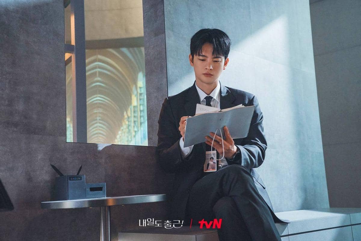 7 Rumor Mengenai Kang Si Woo di See You at Work Tomorrow, Misterius