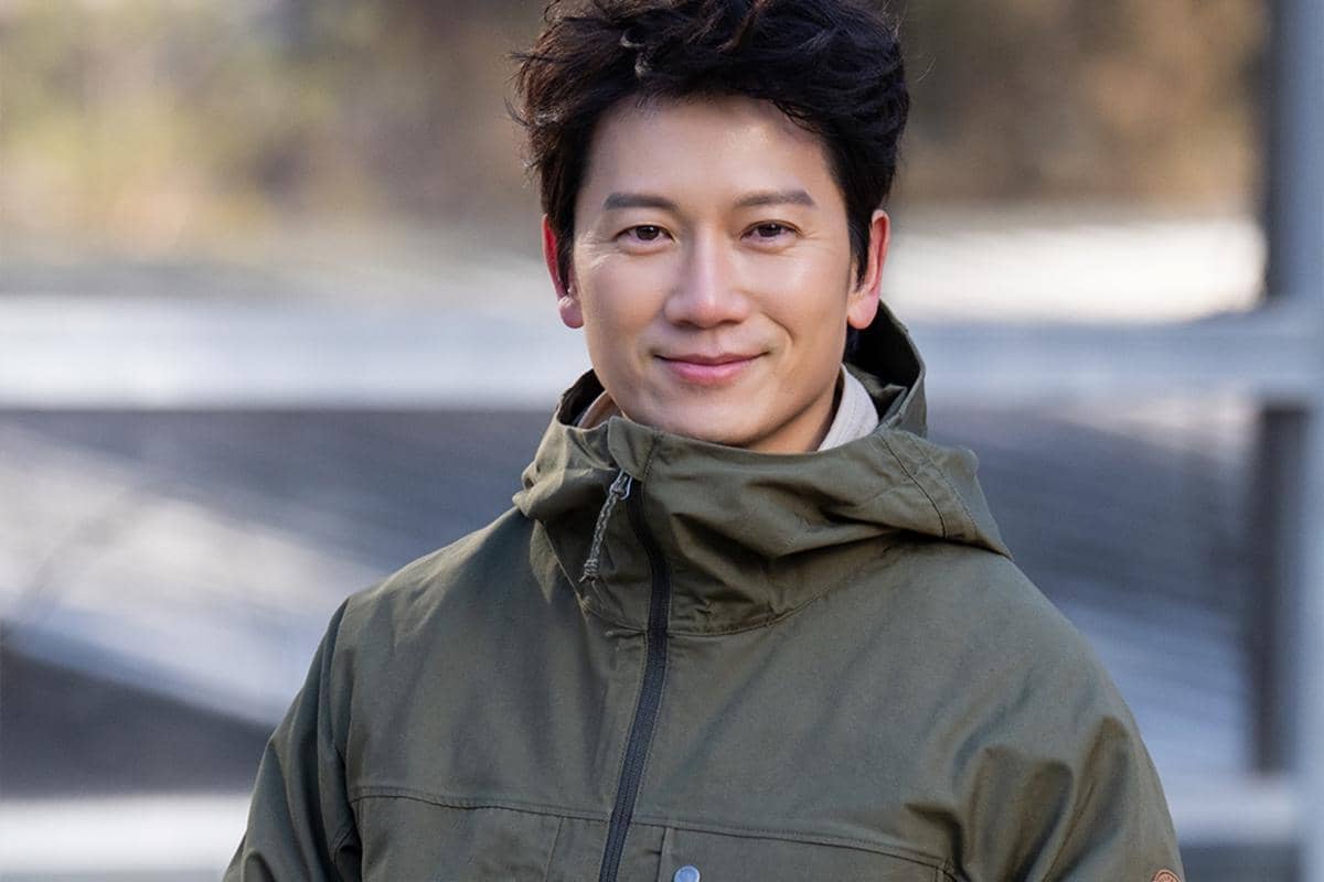 7 Still Cuts Ji Sung di The Apartment Job, Mantan Bos Gangster