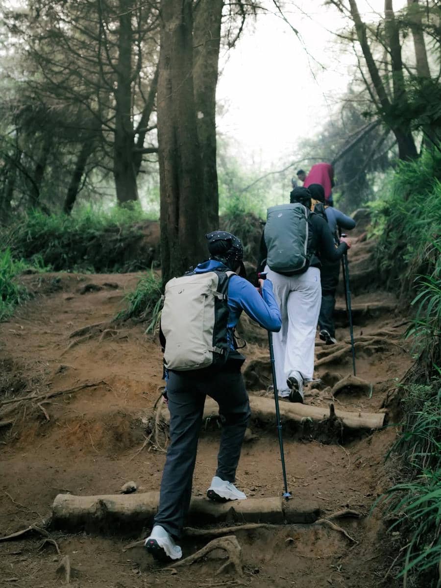Syifa anak sambung Irish Bella mendaki Gunung Prau