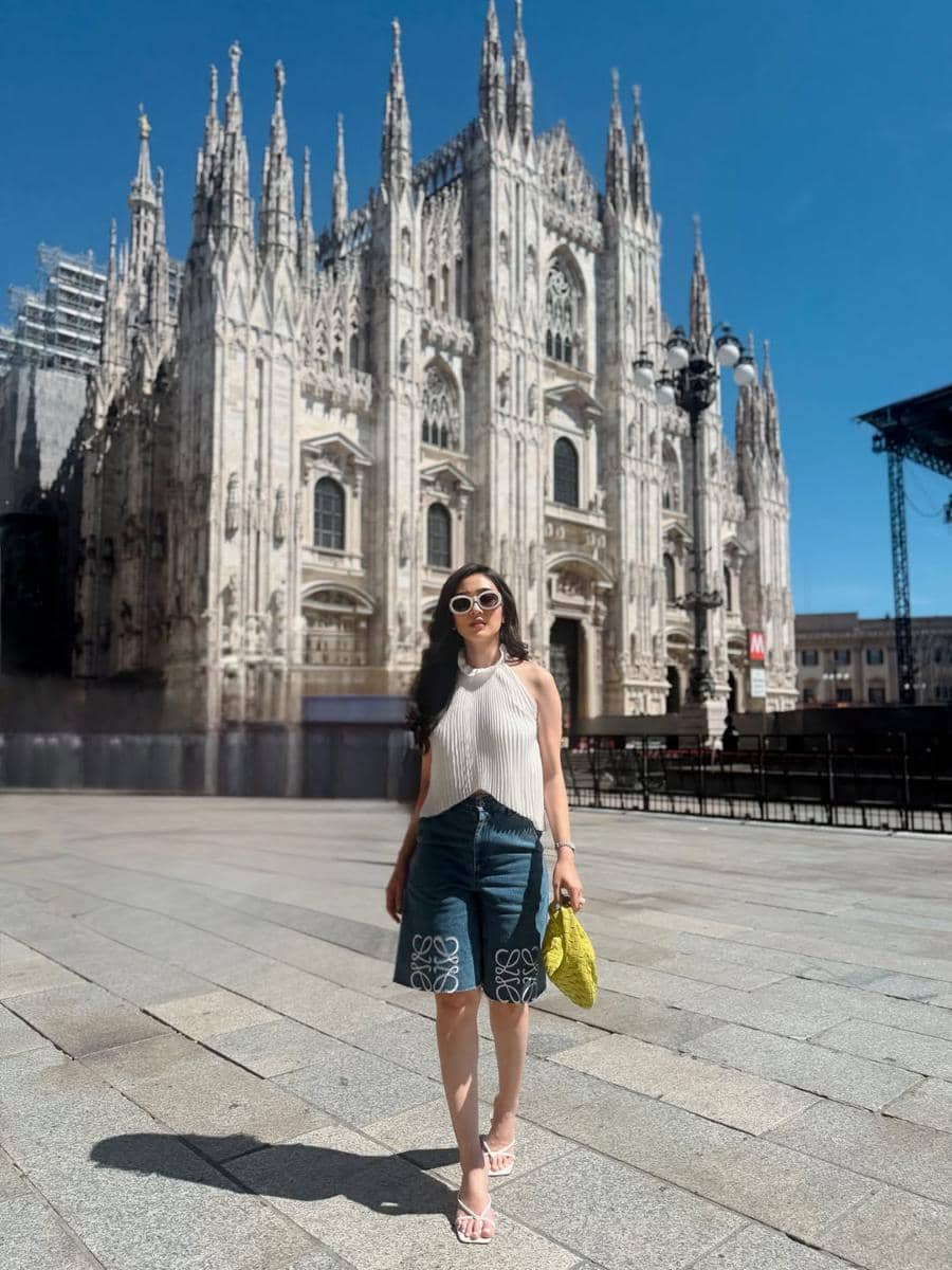 Febby Rastanty saat jalan-jalan di Kota Milan