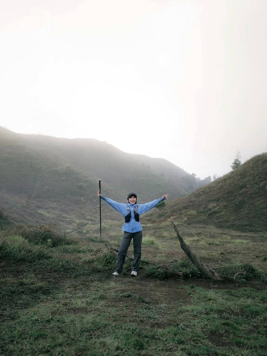 Syifa anak sambung Irish Bella mendaki Gunung Prau