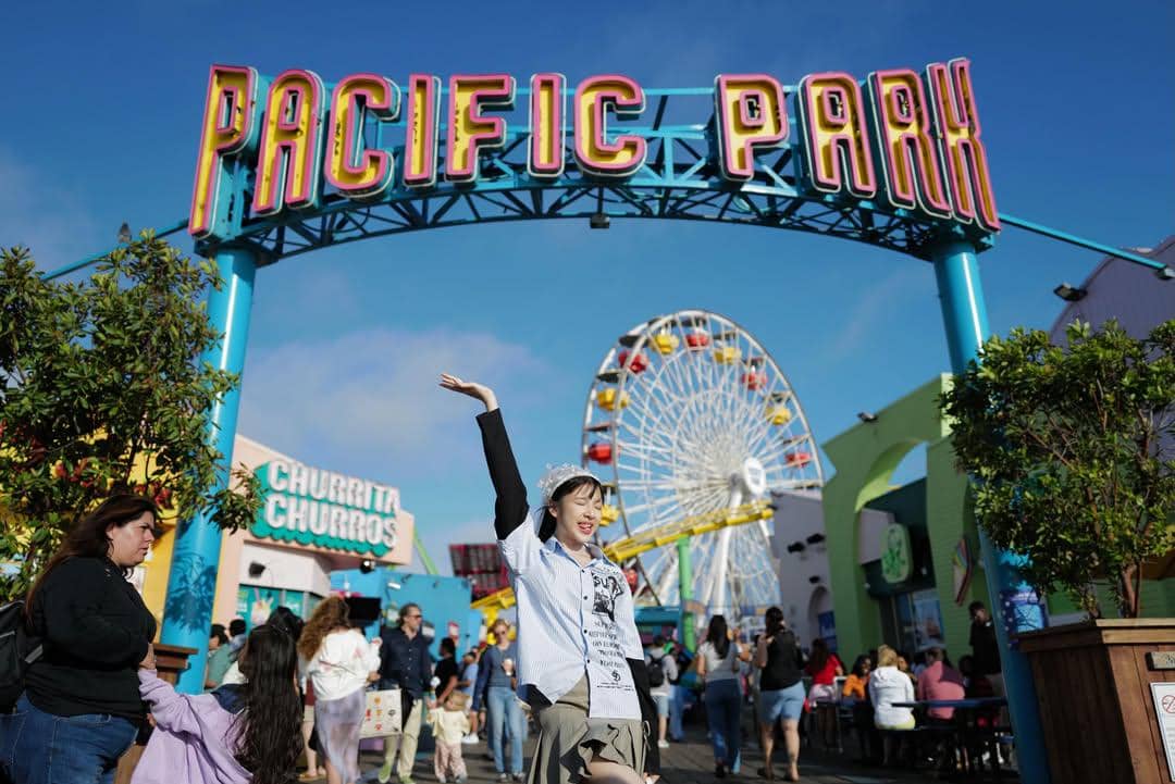 7 Potret Tiara Andini Main di Pasific Park, Santa Monica, California!