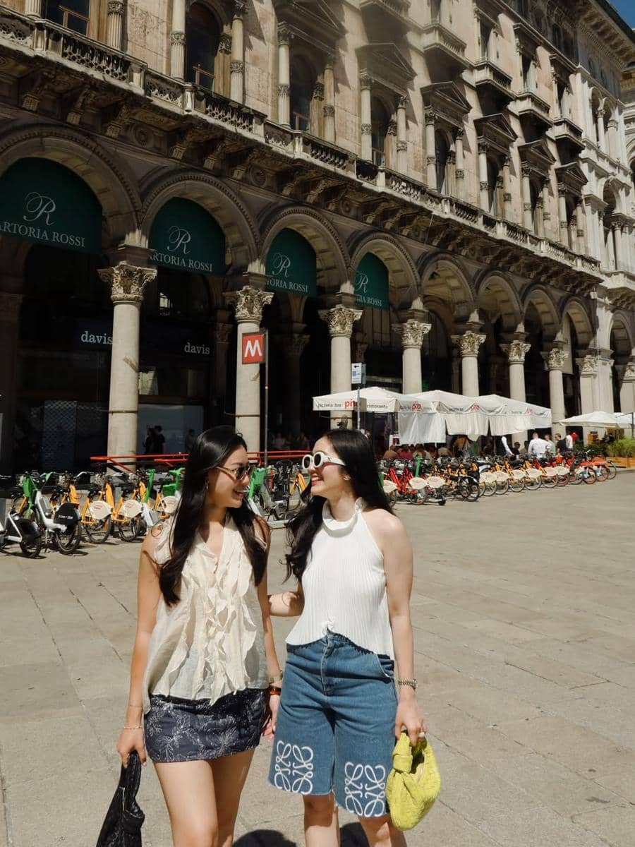 Febby Rastanty saat jalan-jalan di Kota Milan
