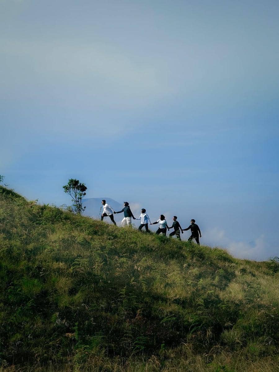 Syifa anak sambung Irish Bella mendaki Gunung Prau