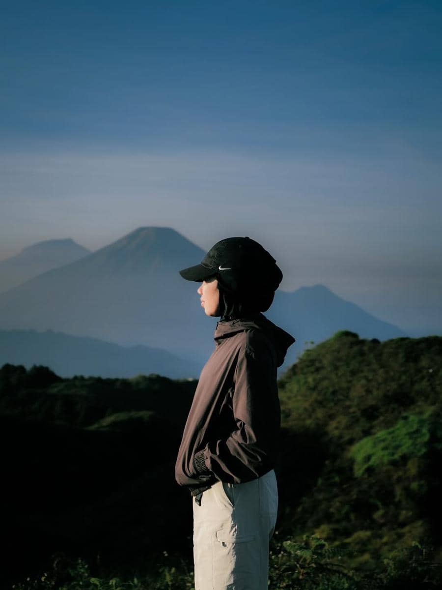 Syifa anak sambung Irish Bella mendaki Gunung Prau