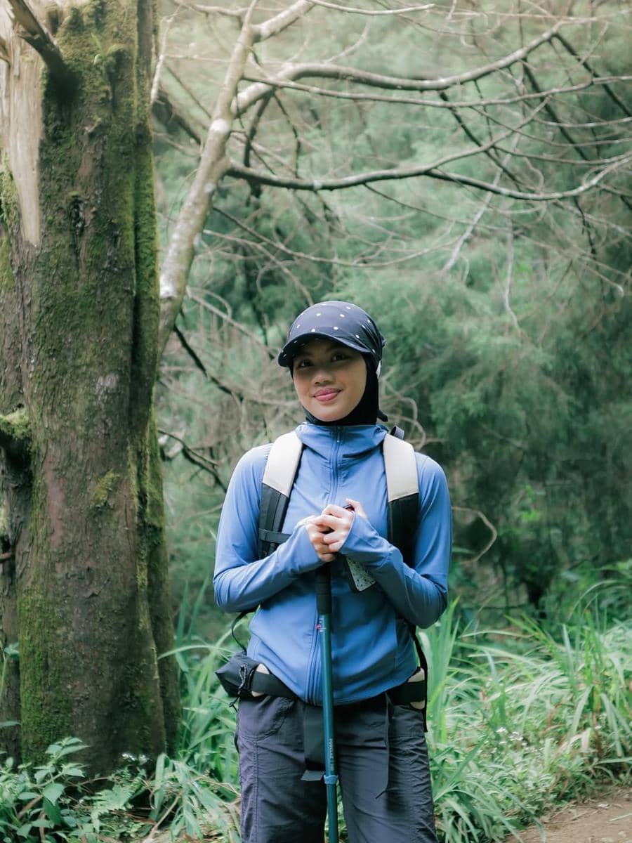 Syifa anak sambung Irish Bella mendaki Gunung Prau