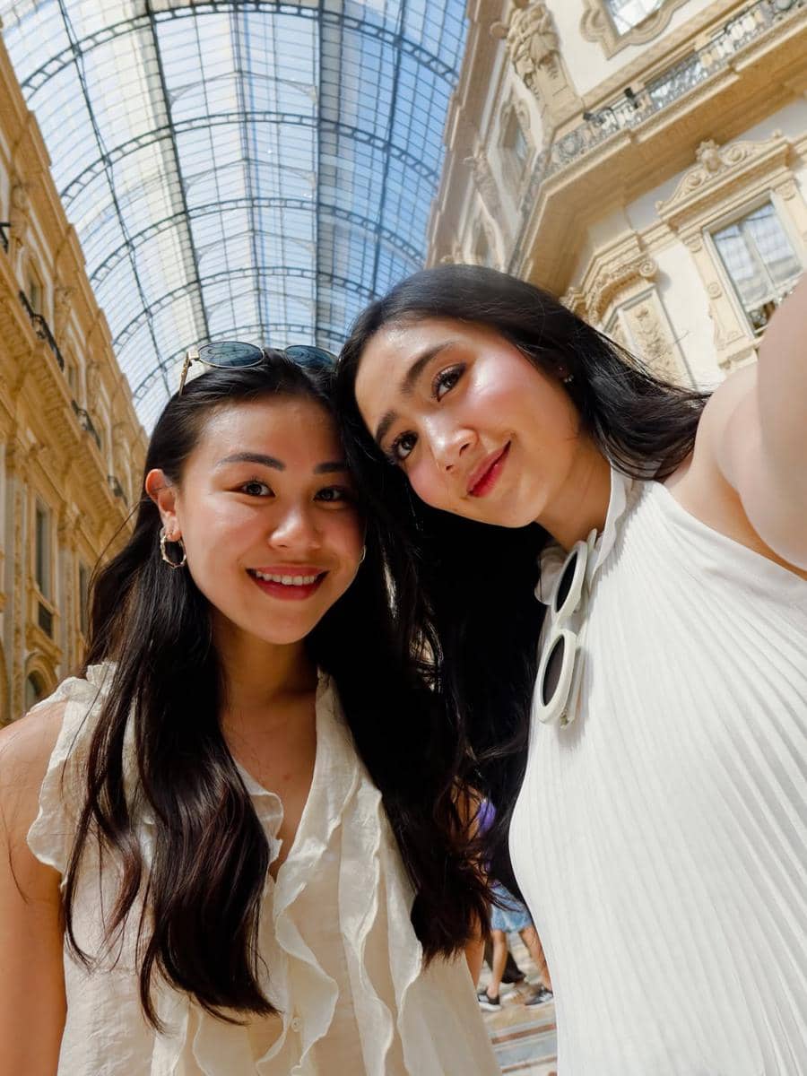 Febby Rastanty saat jalan-jalan di Kota Milan
