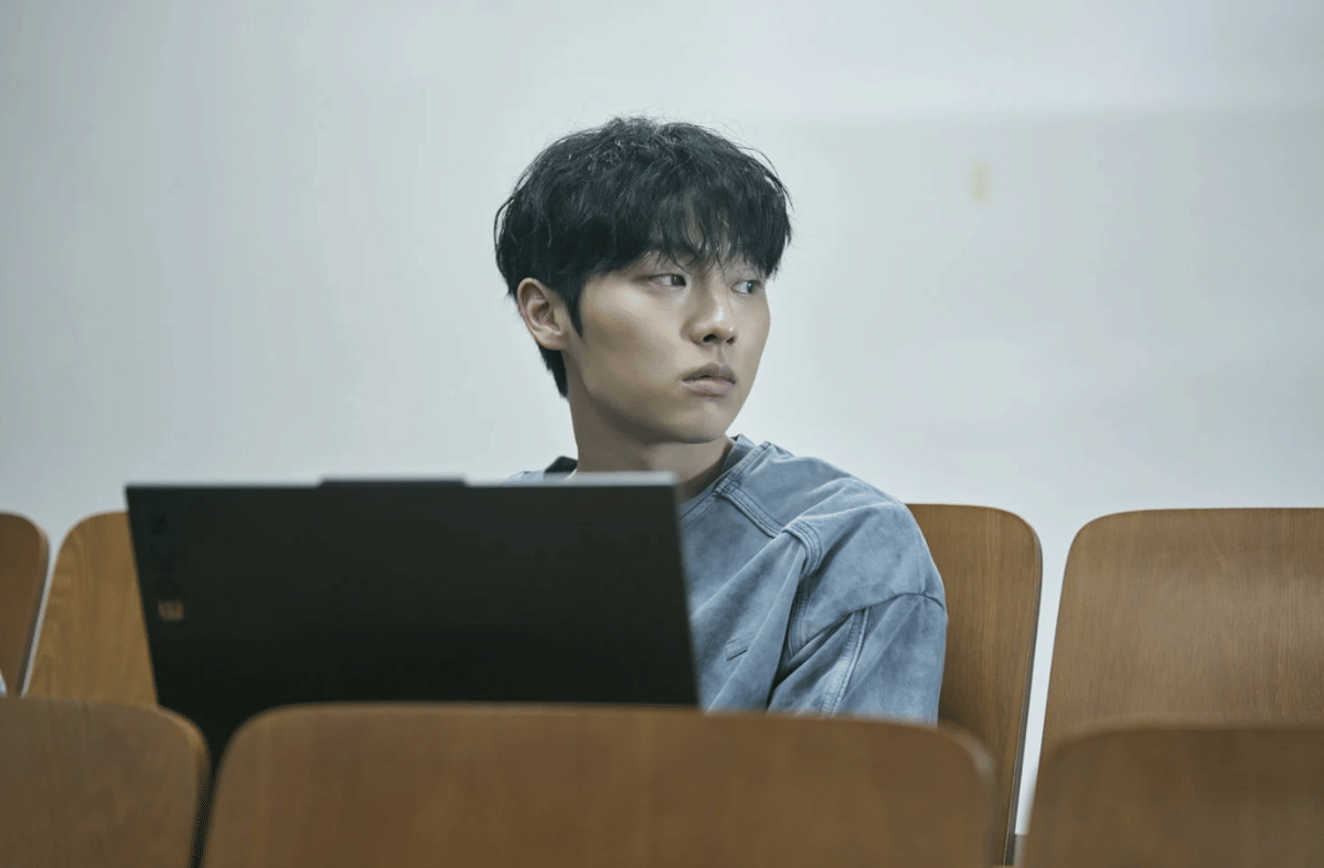 Still cut drama Notes from The Last Row
