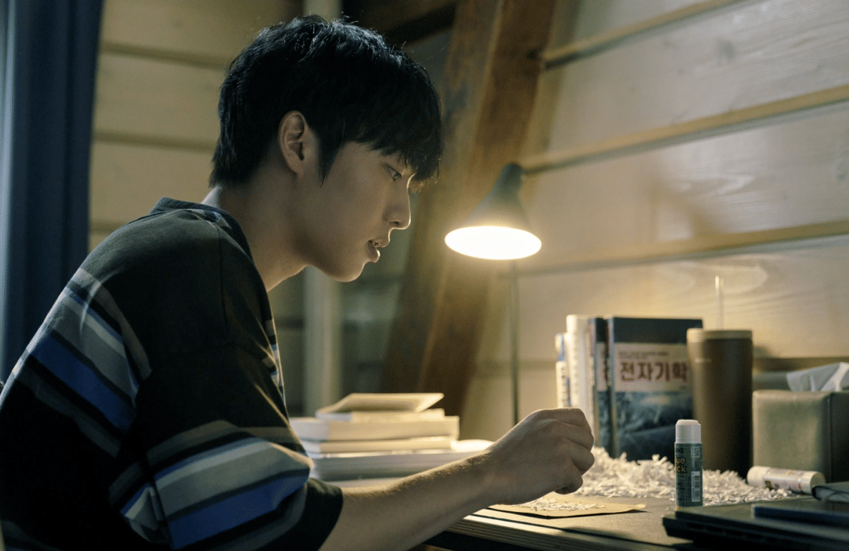 Still cut drama Notes from The Last Row
