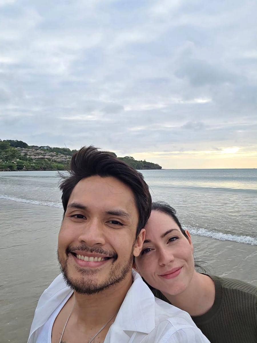 Randy Pangalila dan keluarga