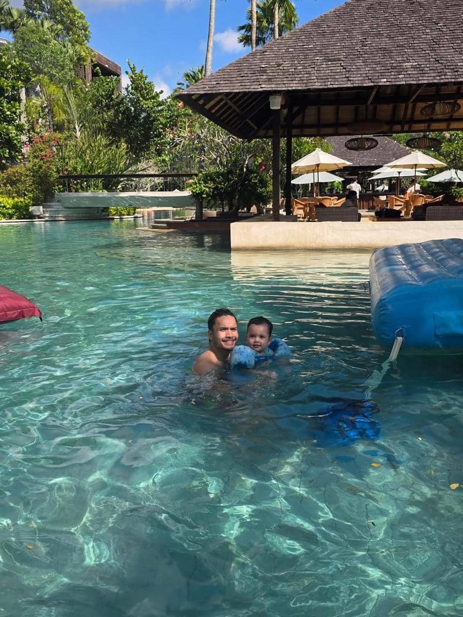 Randy Pangalila dan keluarga