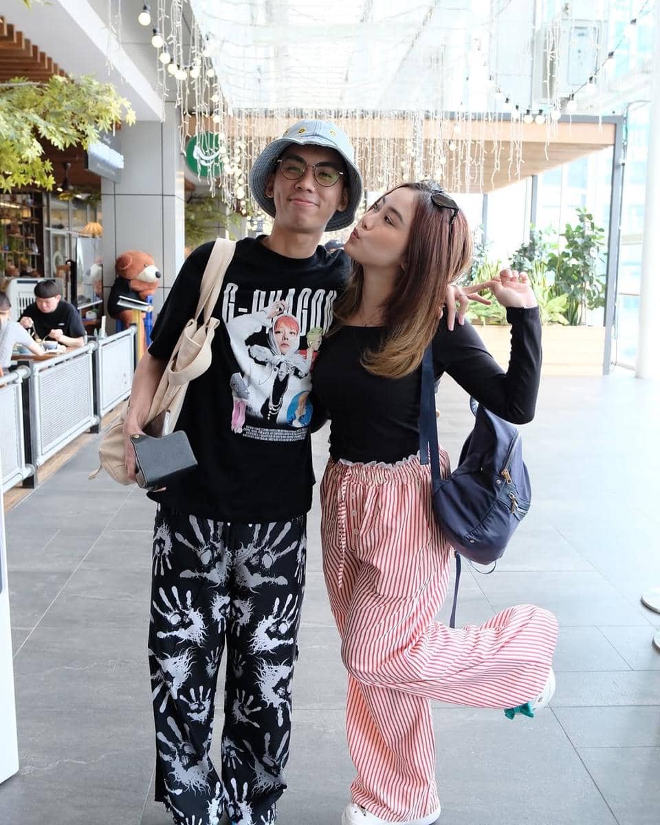 Gaya OOTD Couple Yuka Theo dan Michelle 