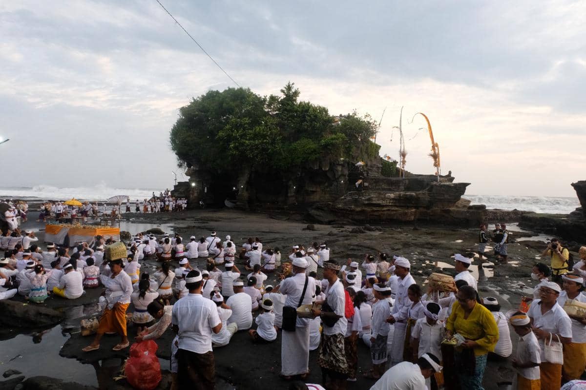 Pujawali Digelar di Tanah Lot, Ini Jadwal Pasang Surut Air Laut
