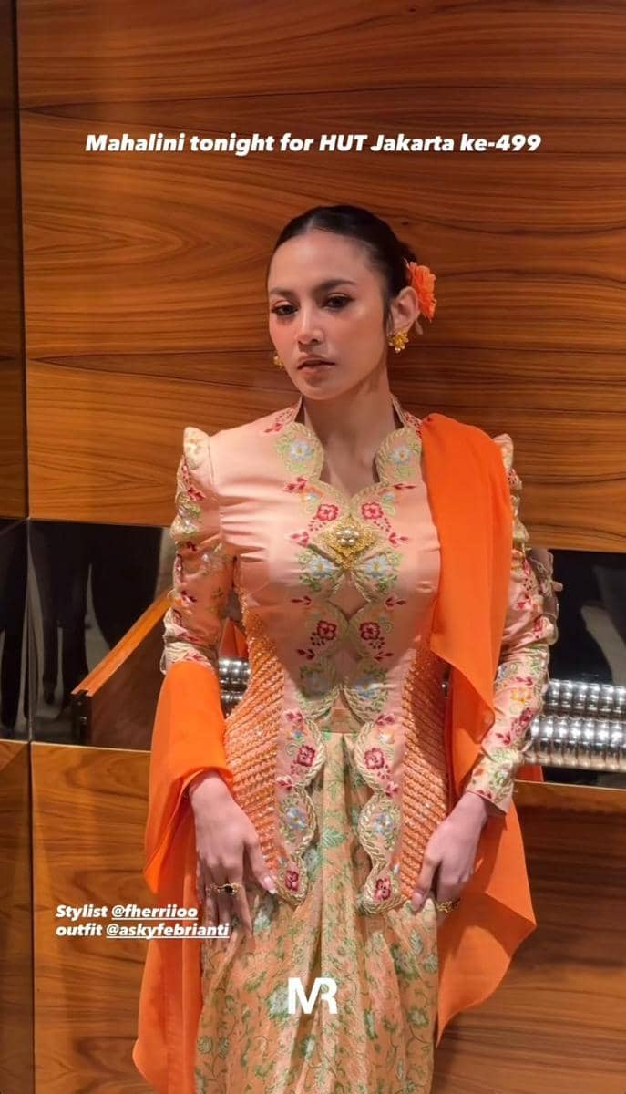 gaya seleb di puncak HUT DKI Jakarta 