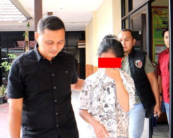 mengaku-terdesak-kebutuhan-ekonomi-art-di-pringsewu-lampung-gasak-emas-antam-perhiasan-dan-atm-majikan (1).jpg