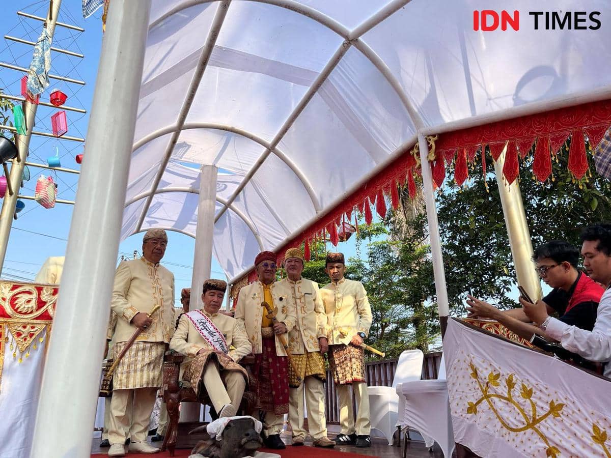Jokowi Sandang Gelar Adat "Baginda Pemuka Bangsa", Ini Prosesinya
