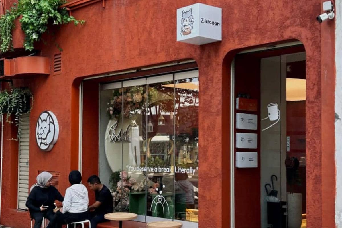 Zarcoon menawarkan sajian kopi dengan suasan yang modern dan minimalis