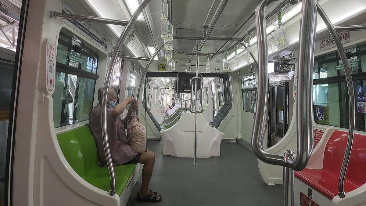 potret interior monorail di Malaysia