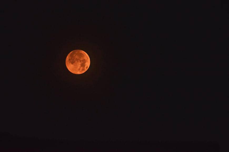 ilustrasi strawberry moon 2026