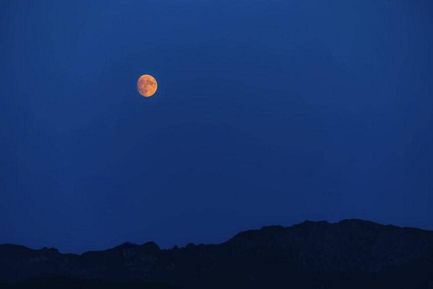 ilustrasi strawberry moon 2026