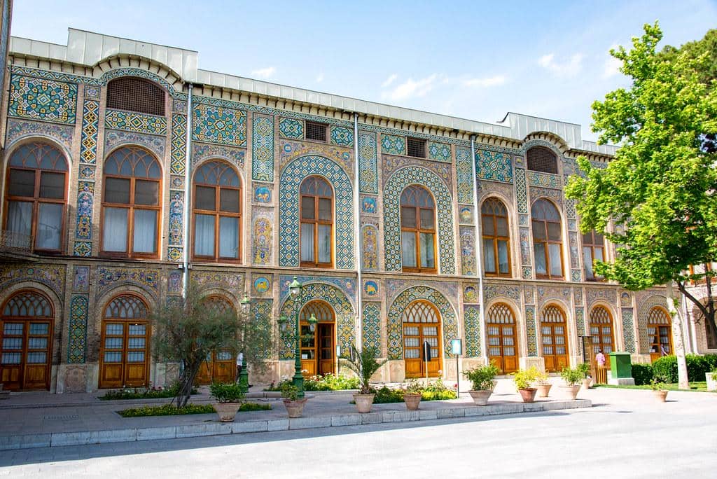 Istana Golestan memiliki perpaduan arsitektur Persia dan Eropa.