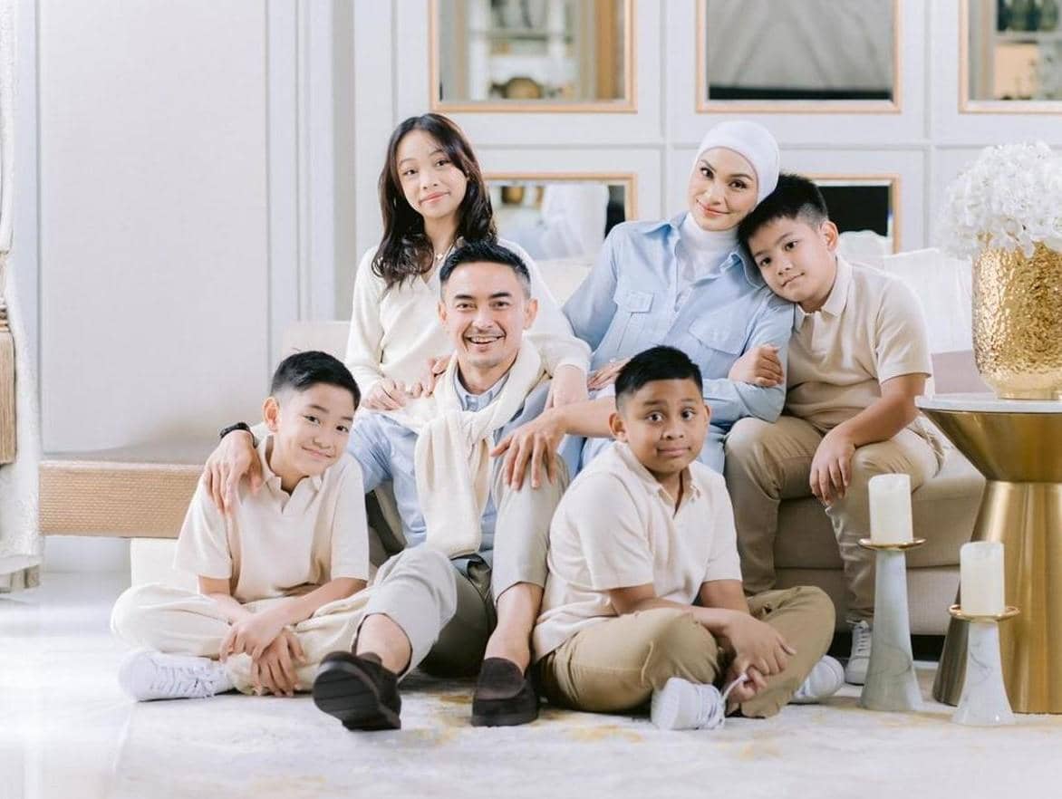 Pemotretan Prewedding Artis Ajak Anak (instagram.com/zumizola_zulkifli)