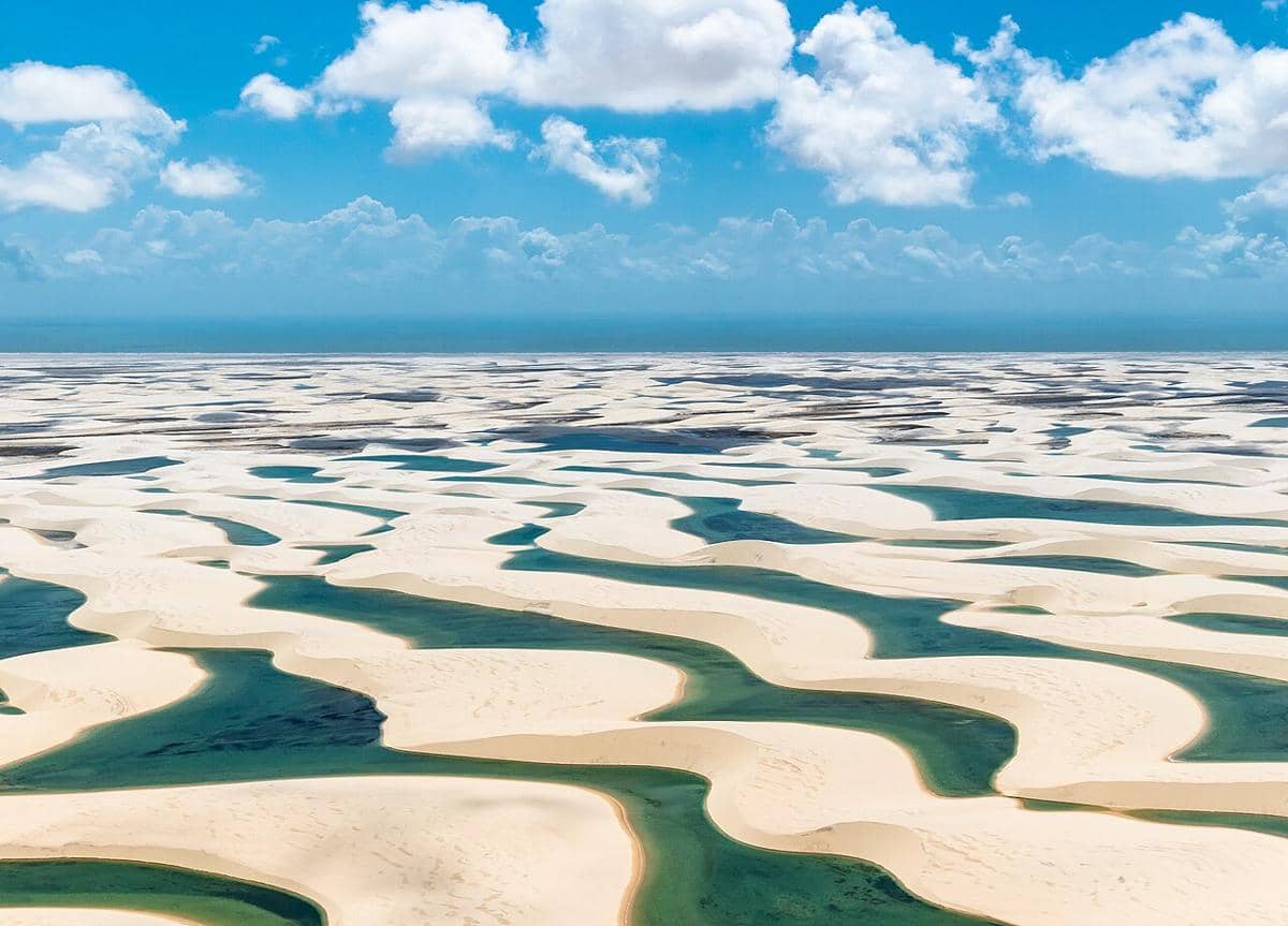Taman Nasional Lençóis Maranhenses di Brasil.