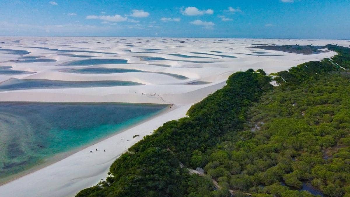 Taman Nasional Lençóis Maranhenses di Brasil.