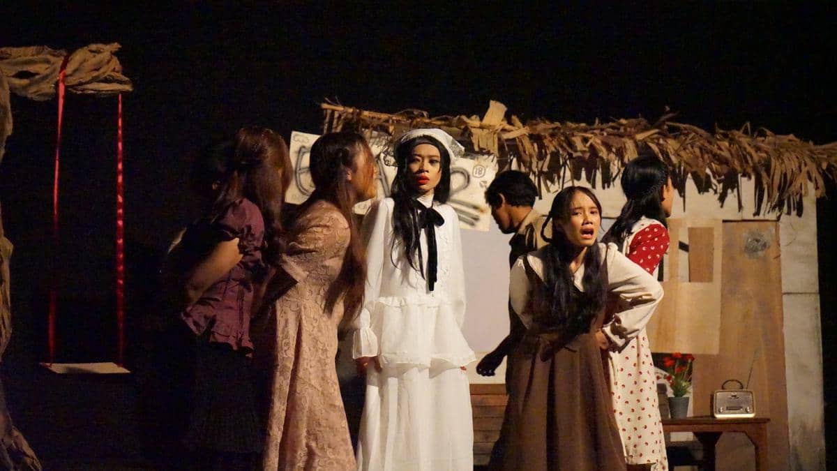 Teater Shankara UPGRIS Pentaskan 'Cantik Itu Luka' di SMAN 1 Mranggen