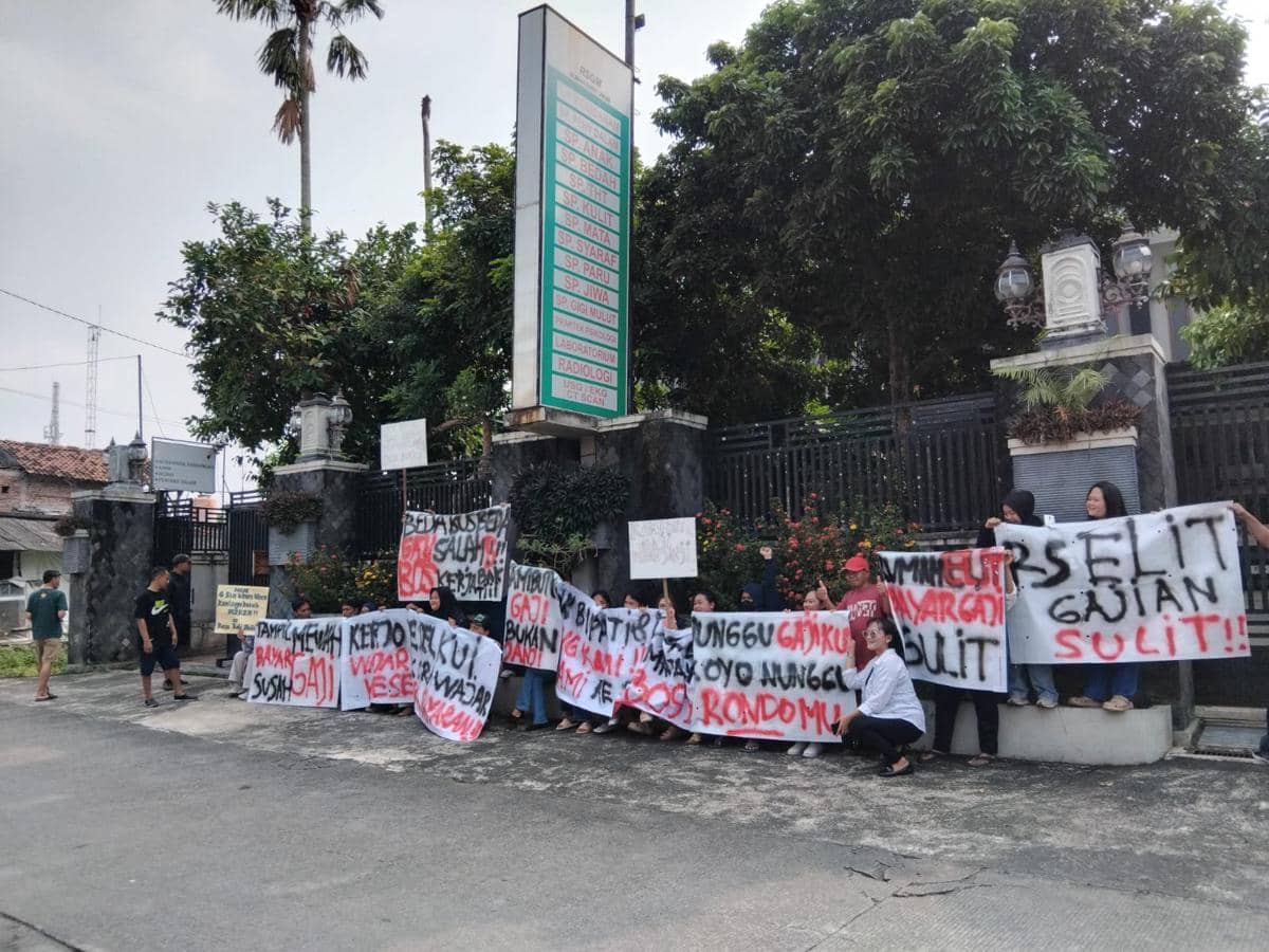 4 Bulan Tak Digaji, Eks Pekerja Rumah Sakit di Bantul Demo