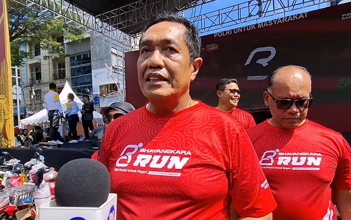Kapolda Sulawesi Selatan, Djuhandhani Rahardjo Puro saat menghadiri kegiatan Bhayangkara Run Polres Pelabuhan Makassar, Minggu (28/6/2026). 