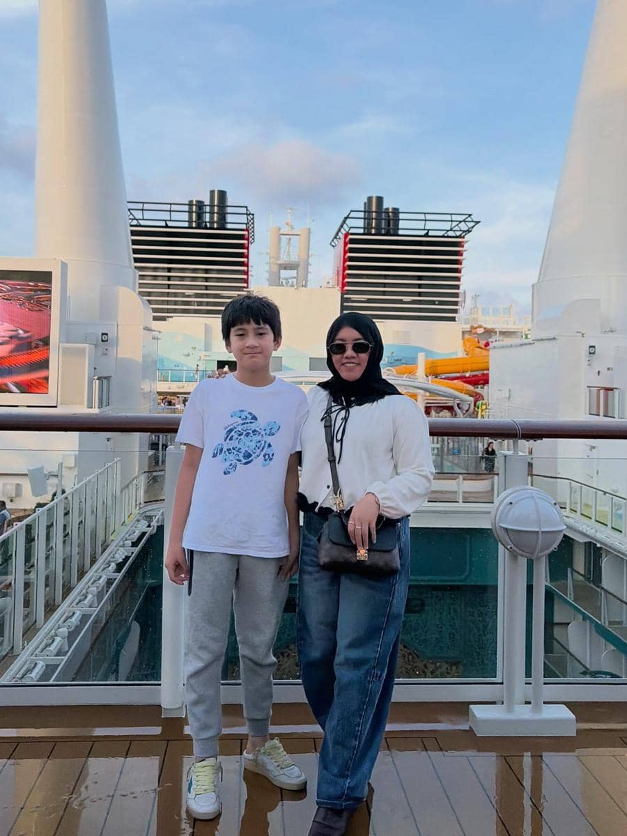 tas mbak Lala, pengasuh Rafathar