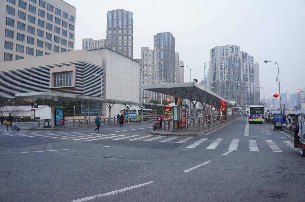 ilustrasi terminal bus di Shanghai