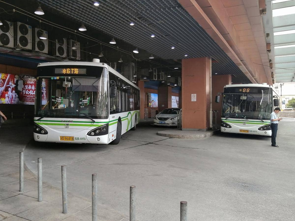 ilustrasi bus in Shanghai