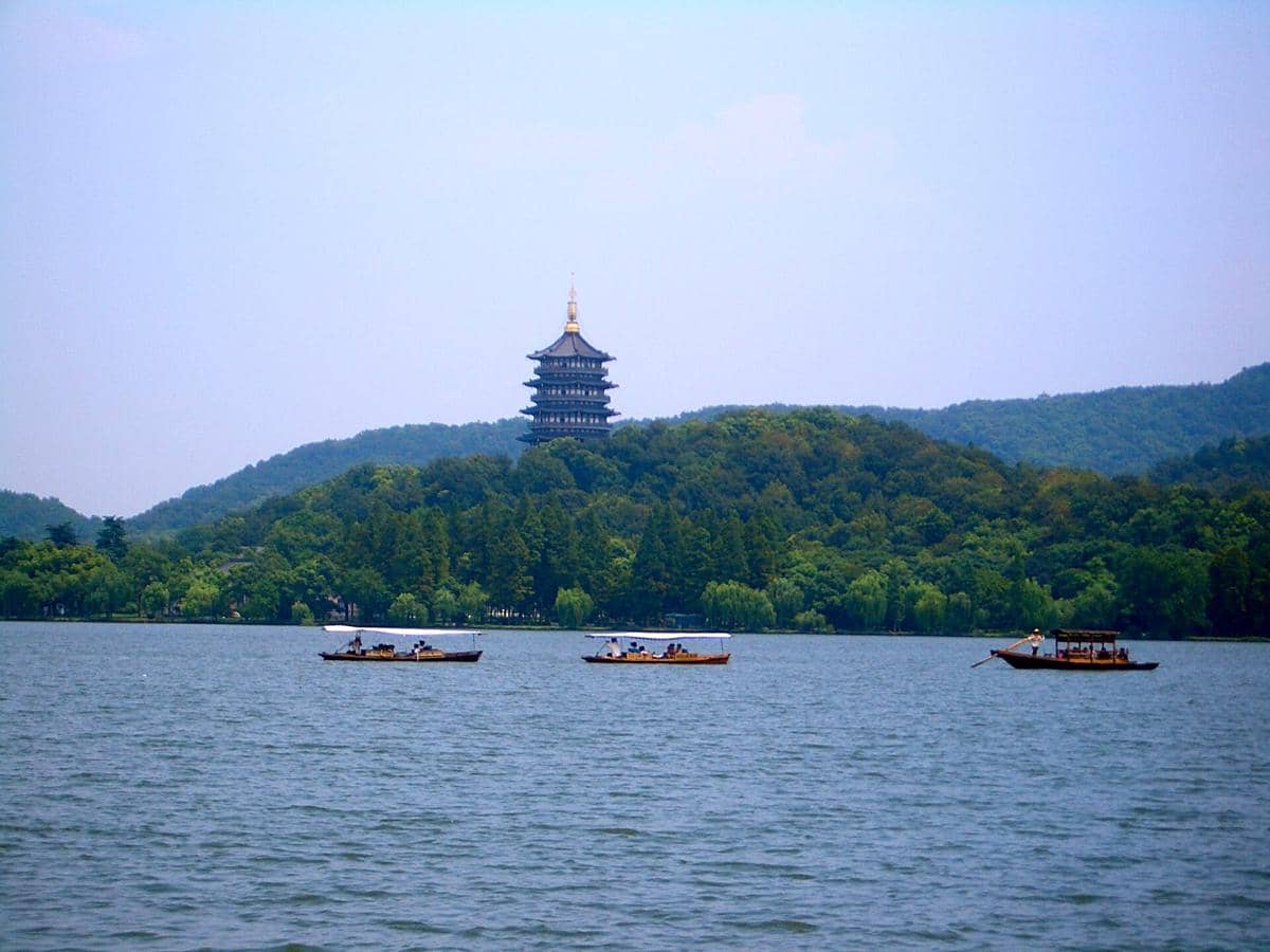 5 Waktu Terbaik Mengunjungi Danau Barat Hangzhou, Cantiknya Maksimal!